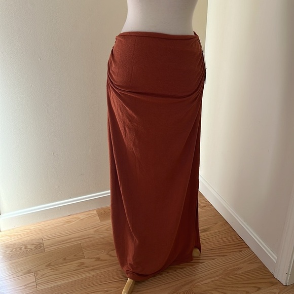 New! Zara large ruched terracotta knit skirt with side slit.